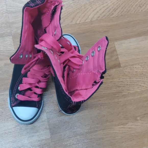 Cute little girls tie ups - Picture 2 of 4